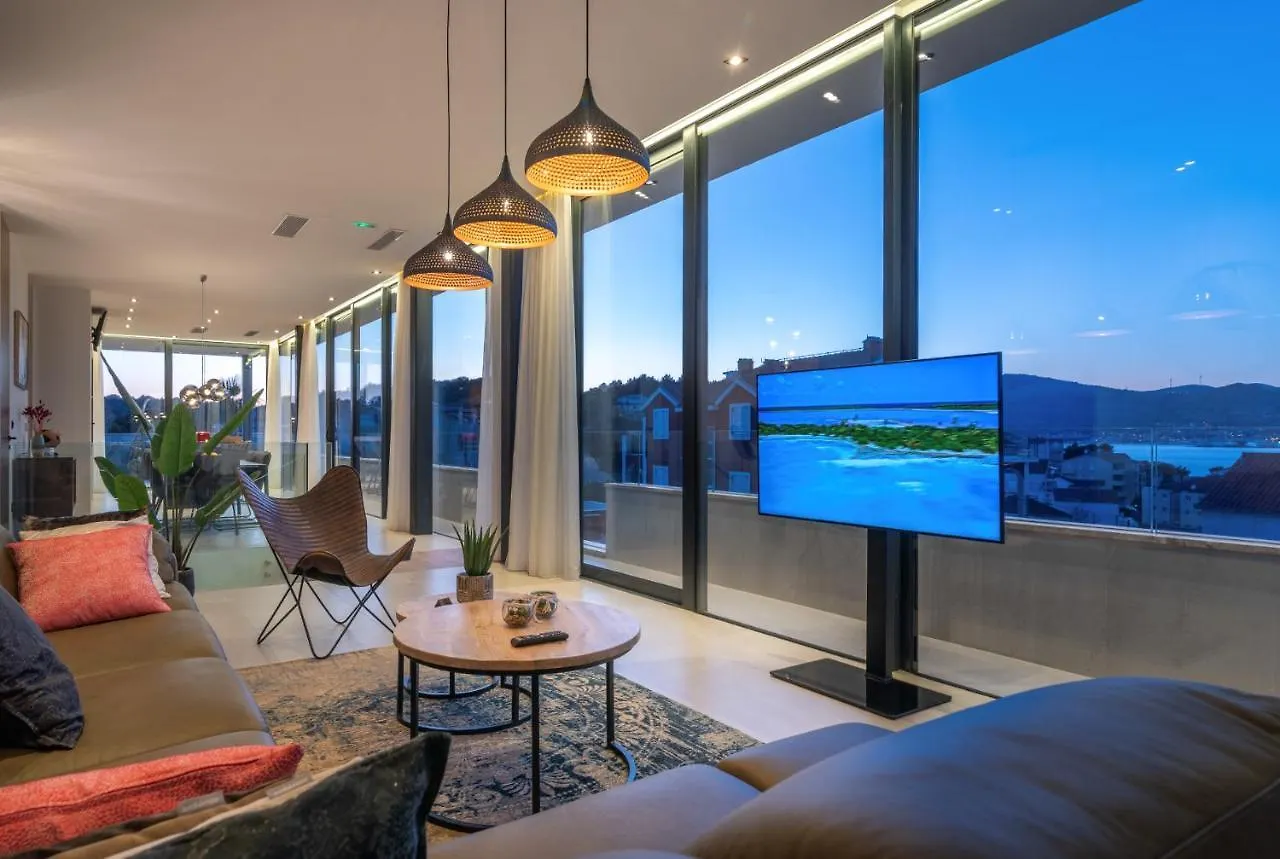 דירות טרוגיר Penthouse Majestic