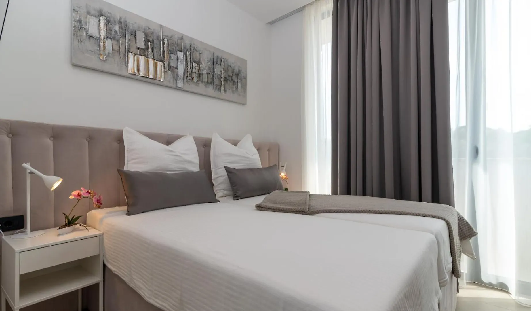 דירות טרוגיר Penthouse Majestic 0*,