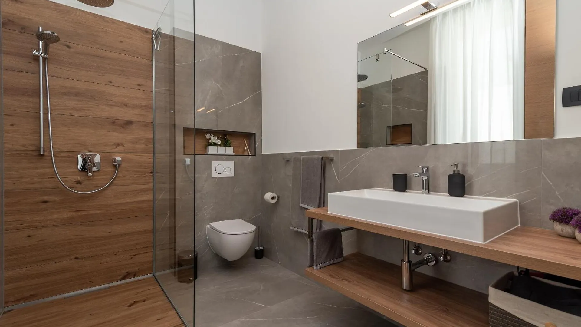 דירות טרוגיר Penthouse Majestic 0*,